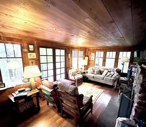 Smart TV, fireplace, DVD player, books
