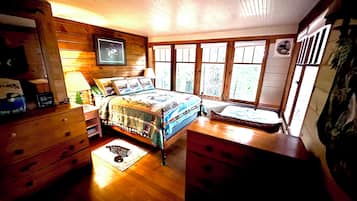 4 bedrooms, desk, free WiFi