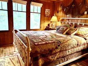 4 bedrooms, desk, free WiFi