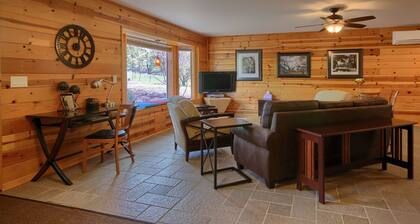 Oaks Retreat in tranquil setting near Yosemite Valley/Merced River