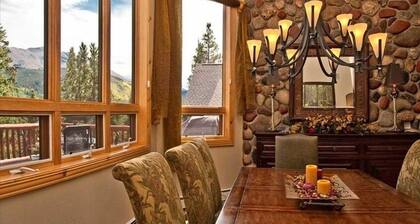Luxury Home, Family Friendly, 4900 Sq Foot, 6 BR Ski in/Out!