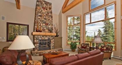 Ylellinen koti, perheystävällinen, 4900 m² jalka, 6 BR Ski in / Out!