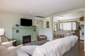 TV, fireplace