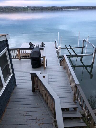 Over-Water Deck, Sunset Views, Fireplace, Dock & Boat Lift, Kayaks/SUPs/Canoe!