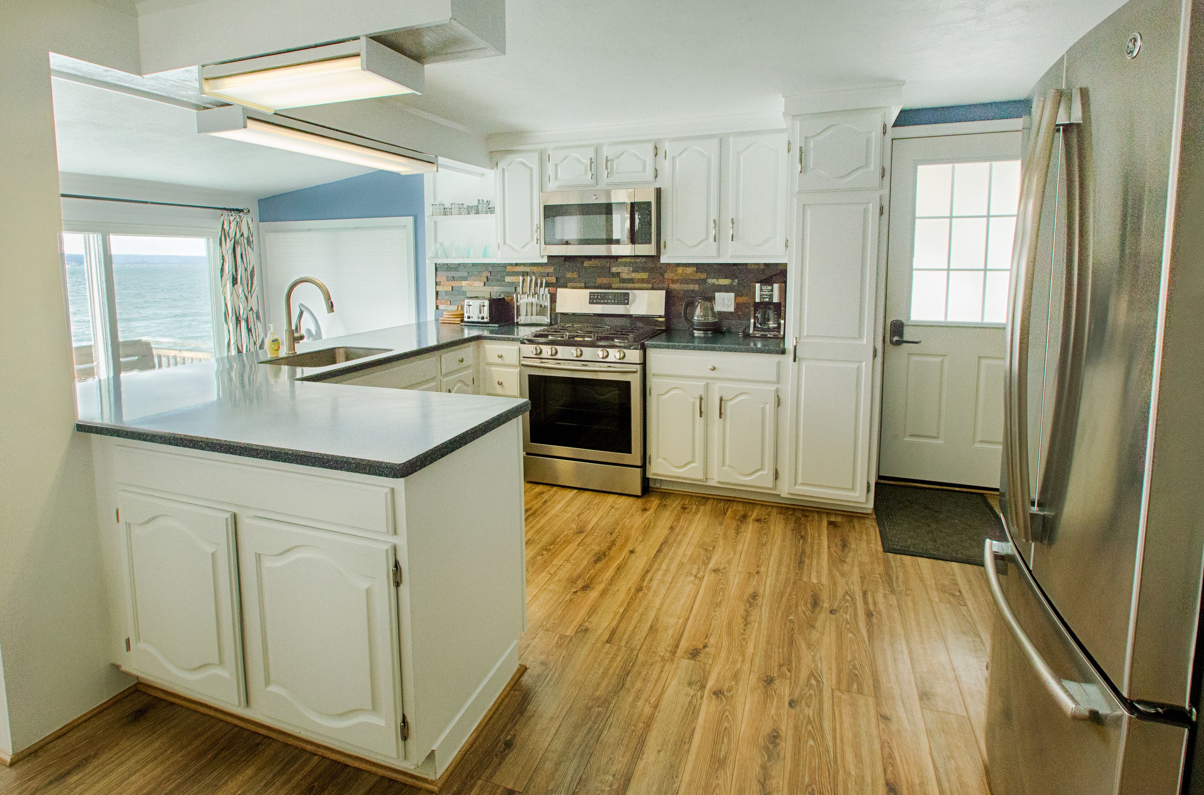 Over-Water Deck, Sunset Views, Fireplace, Dock & Boat Lift, Kayaks/SUPs/Canoe!