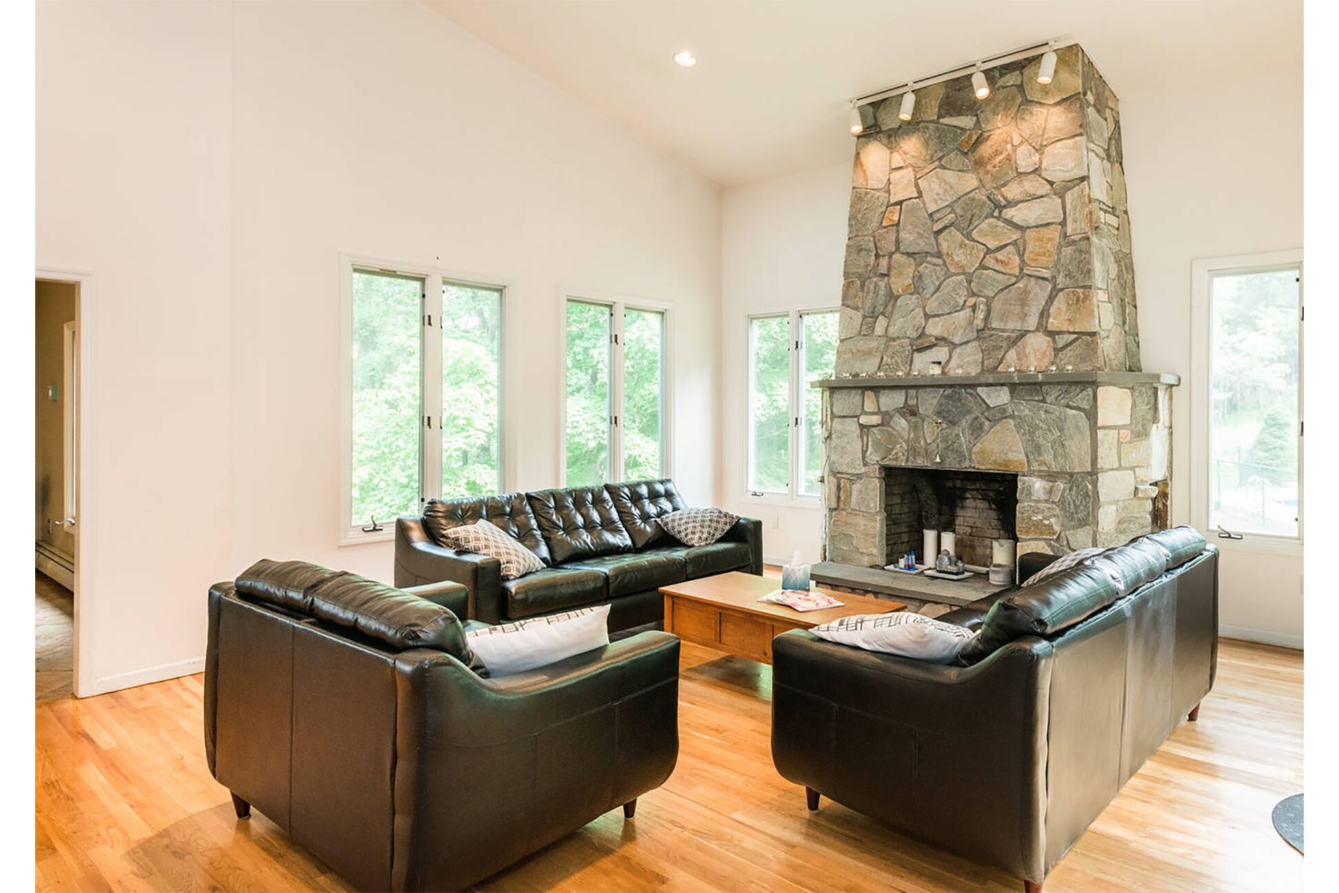 Secluded Spacious NY Getaway, 1 hour from NYC