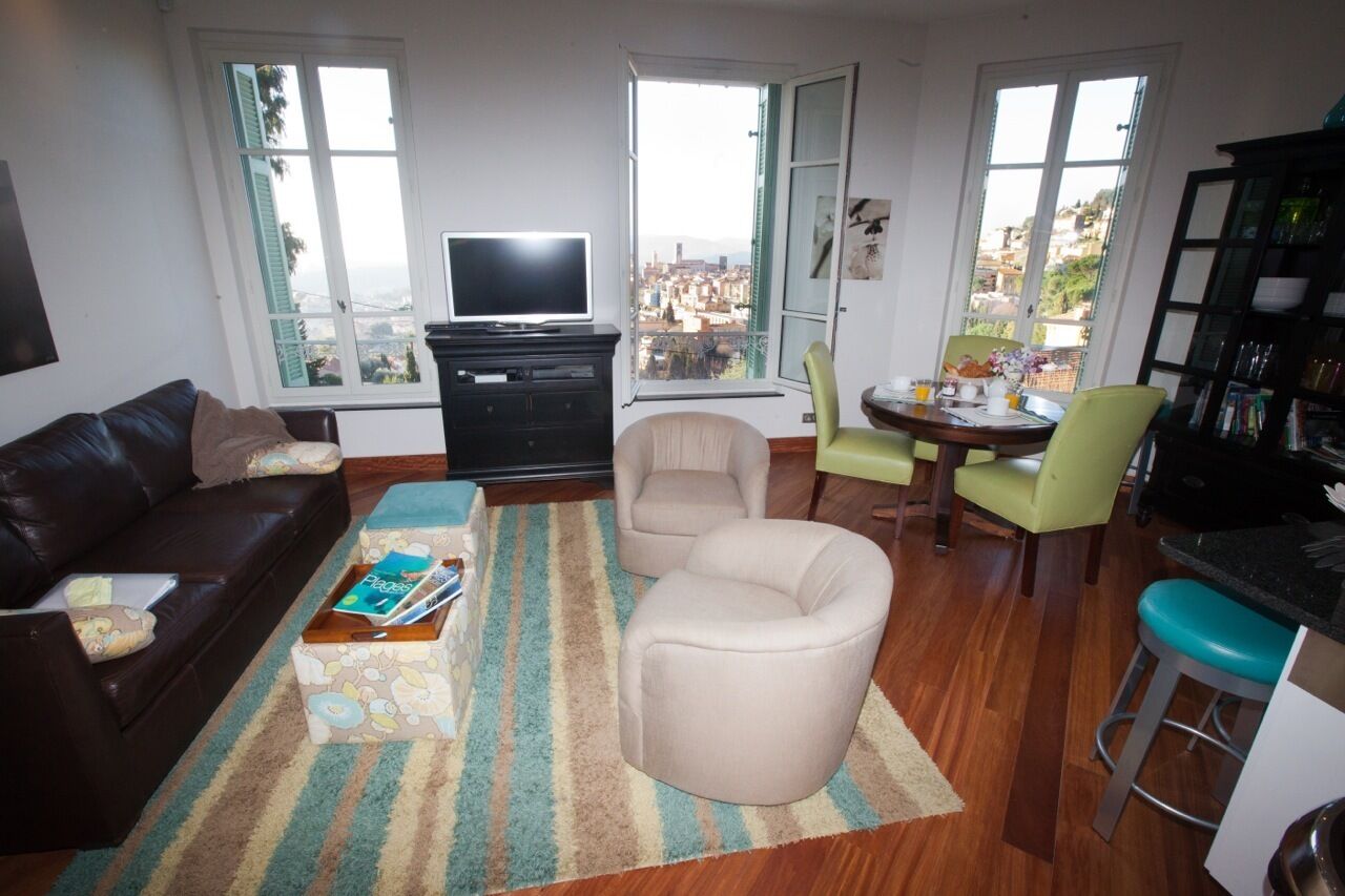 Villa de luxe et piscine privée sur Côte d'Azur, vue imprenable