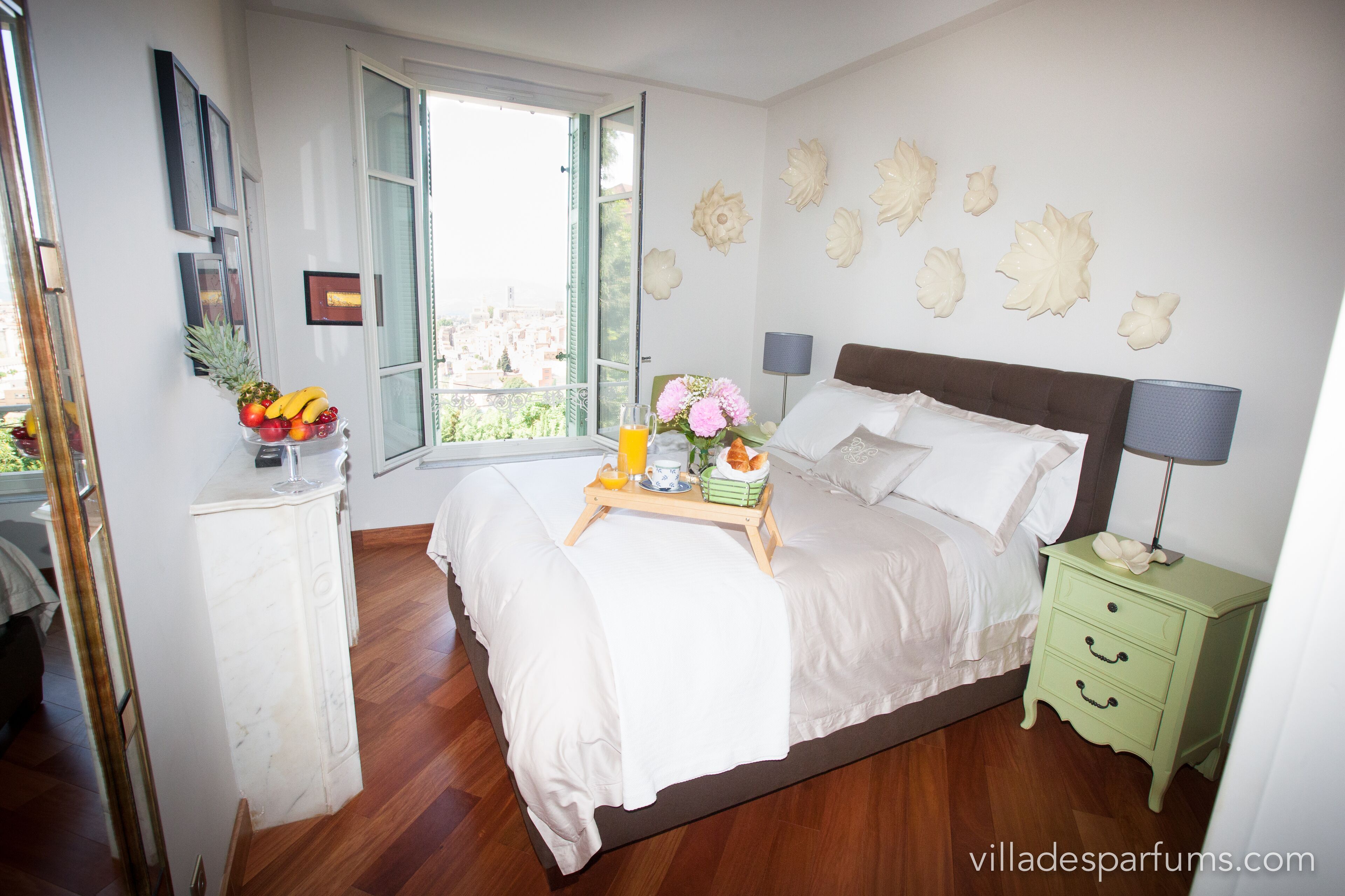 Villa de luxe et piscine privée sur Côte d'Azur, vue imprenable