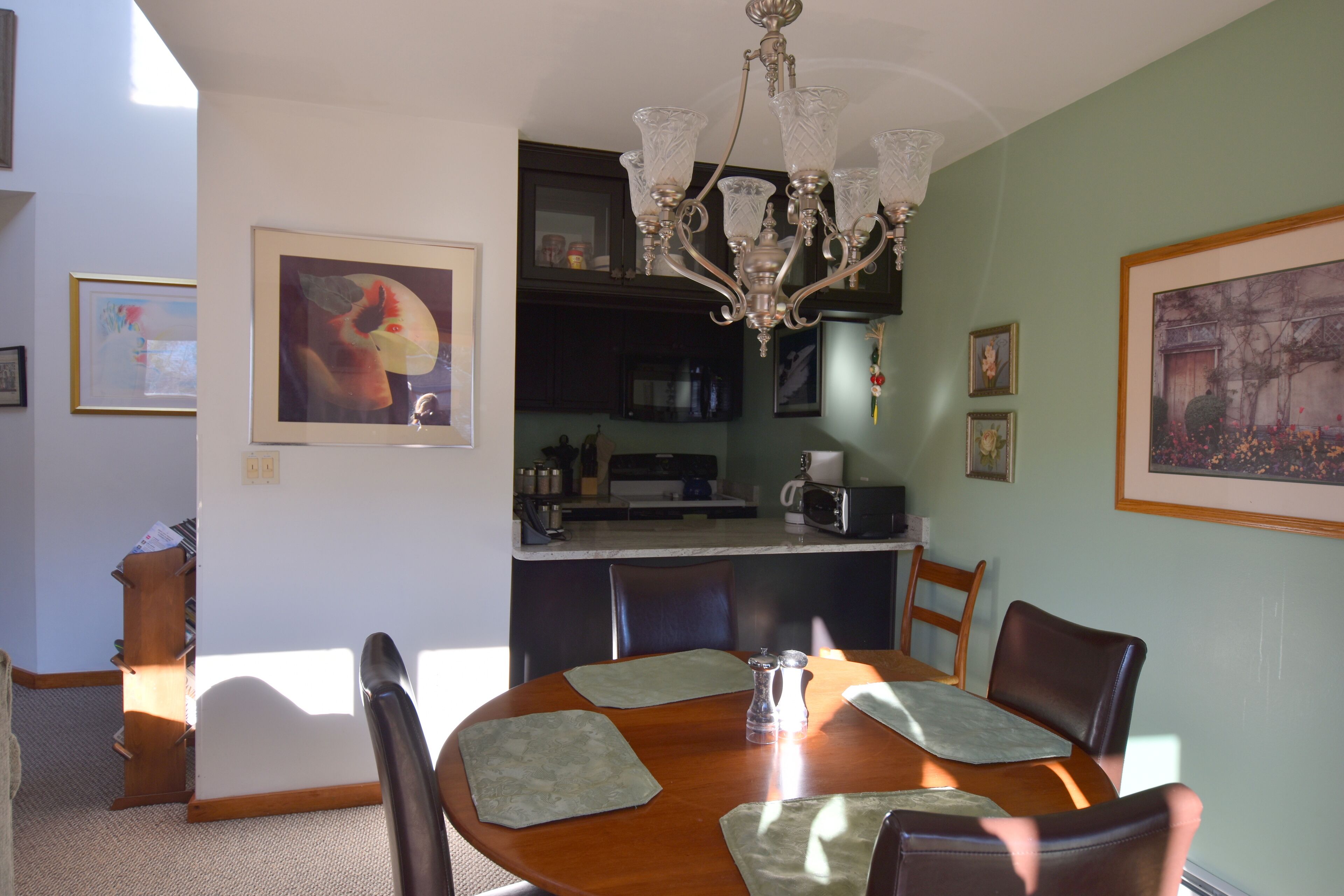 Trail Creek hot tub/sauna/pool totally renovated king bed+2twins 1.5 bath