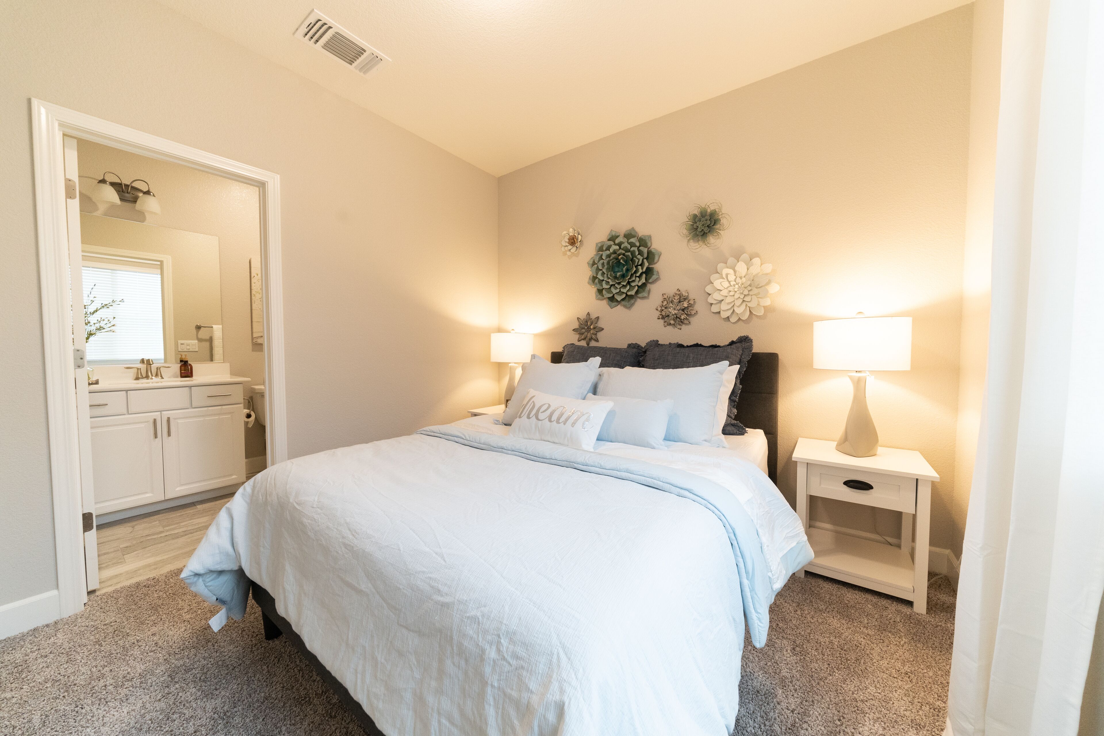 Luxurious private suite in new community