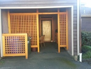 Exterior detail - Three Bedroom / Two Bath Beach House In The Heart Of Nye Beach (Newport)