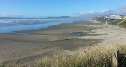 Kolmen makuuhuoneen / kaksi kylpy Beach House In The Heart Of Nye Beach