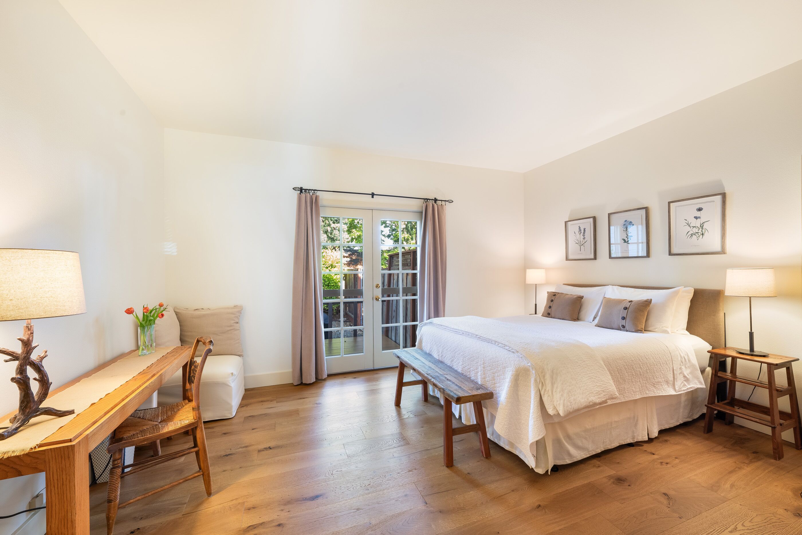 3 bedrooms, desk, iron/ironing board, free WiFi