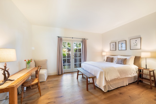 3 bedrooms, desk, iron/ironing board, free WiFi