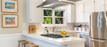 Charmerende Farmhouse Downtown St. Helena!