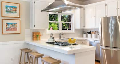 Charming Farm House Downtown St. Helena! 3bedrooms/3baths
Permit # PL24-042