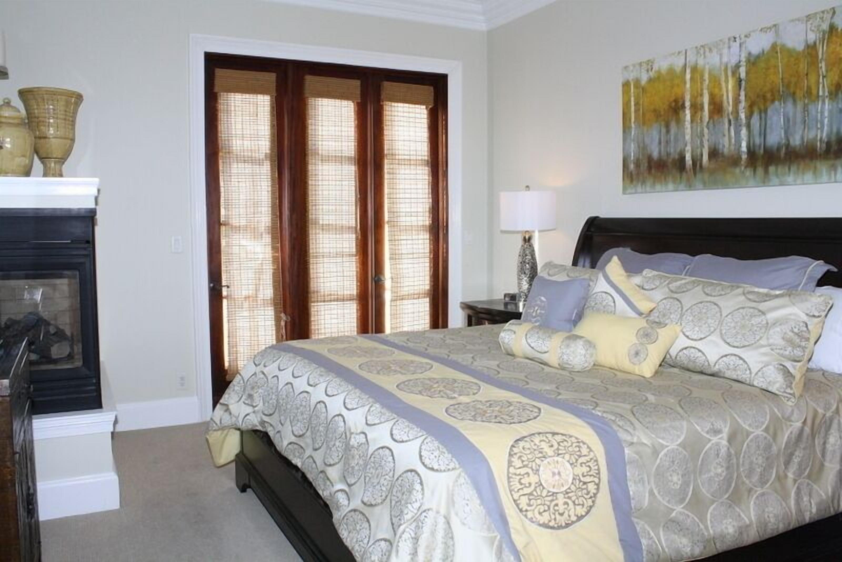 Bay Facing-Stay in the only Le Jardin Condo with golf cart