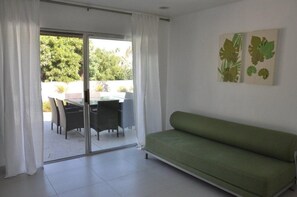 TV, fireplace, DVD player - January 2027 available please message for discount (Palm Desert)