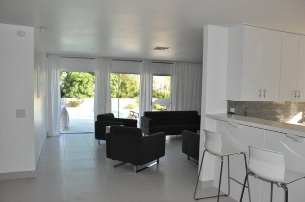 المنشأة من الداخل