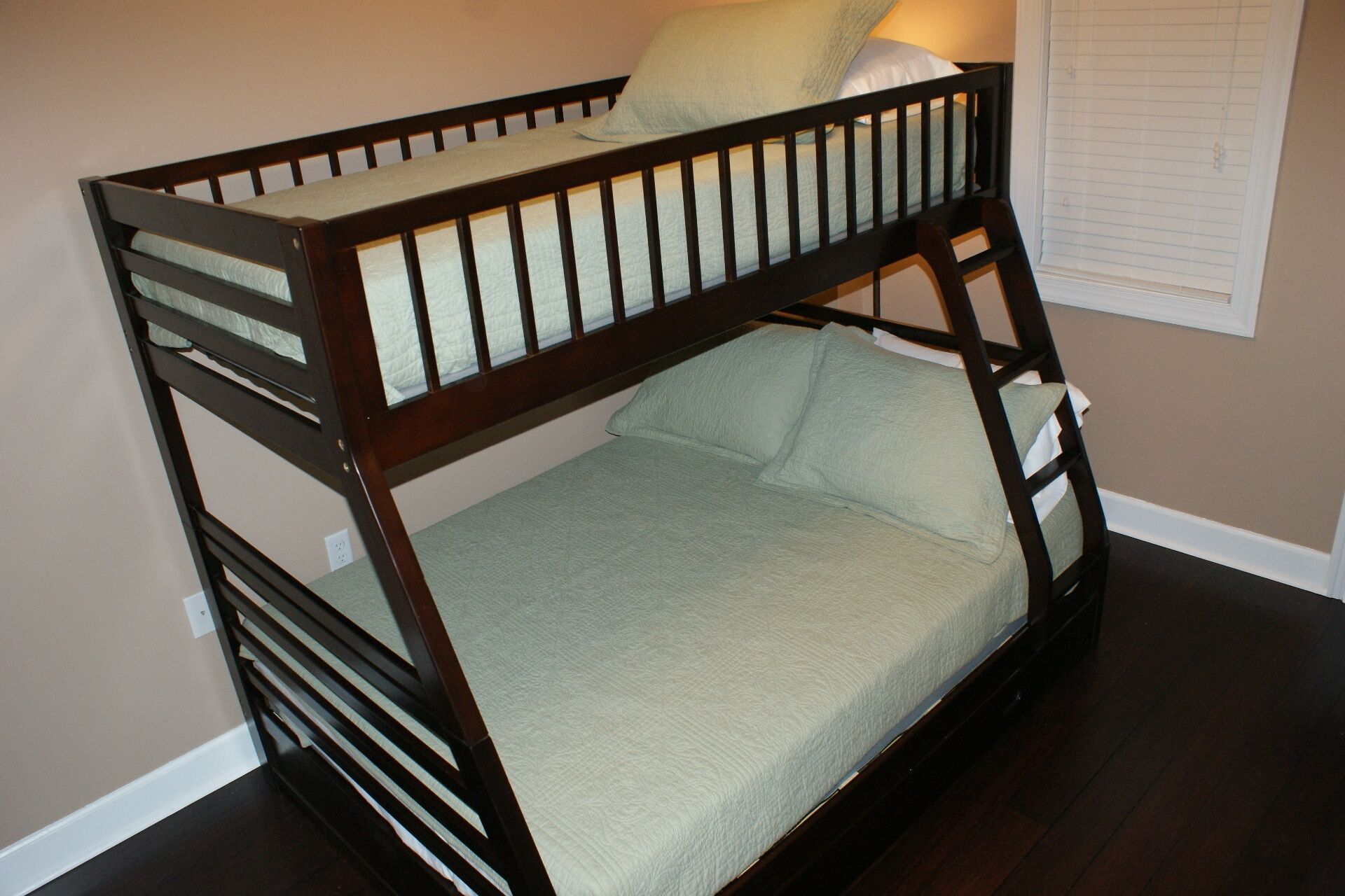 5 STAR LUXURY CONDO**2 KING BEDS**WALK TO ROSEMARY