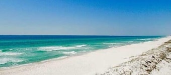 Bay-front! Gorgeous! Spacious! 5/3 Sleeps 14+. Boater's Dream! Close to FSU!