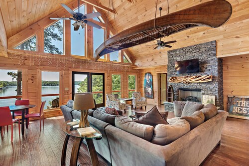 Amazing LAKE FRONT Log Cabin