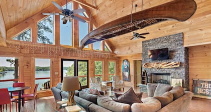Amazing LAKE FRONT Log Cabin