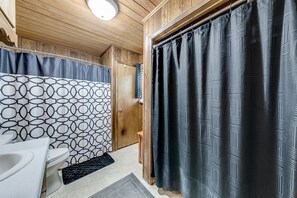 Bathtub, hair dryer - River's Edge - Ultimate Riverfront Cabin w/Hot Tub (Helen)