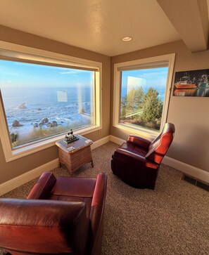 Interior - Toby's Crab Shack, Oceanside in Brookings, Oregon (Brookings)