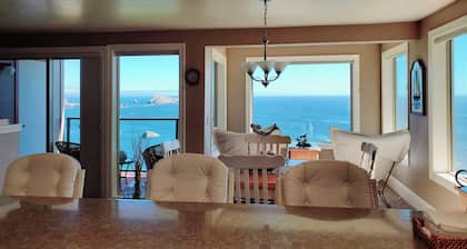 "Toby's Crab Shack" at Rainbow Rock Condos, E- Bldg. OCEANFRONT, Beach Access
