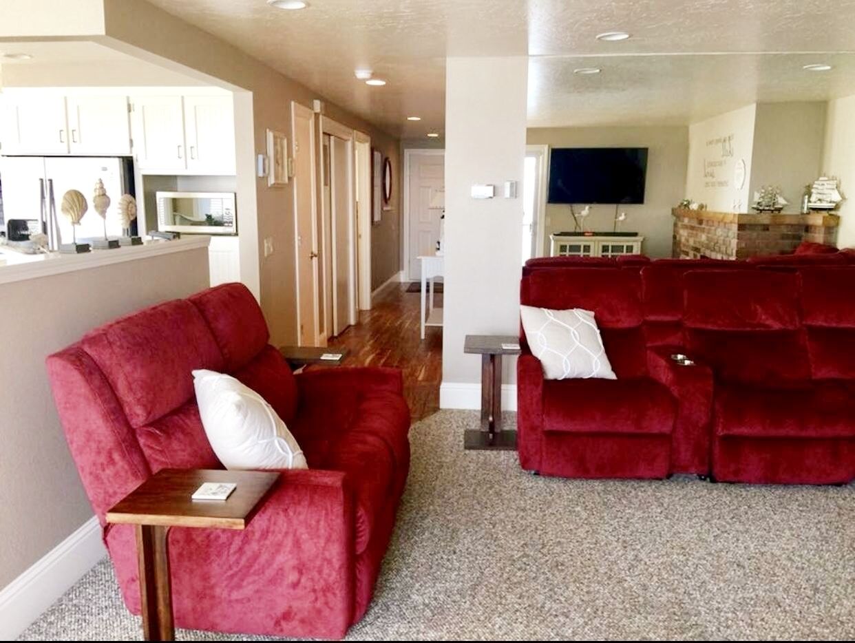 "Toby's Crab Shack" at Rainbow Rock Condos, E- Bldg. OCEANFRONT, Beach Access