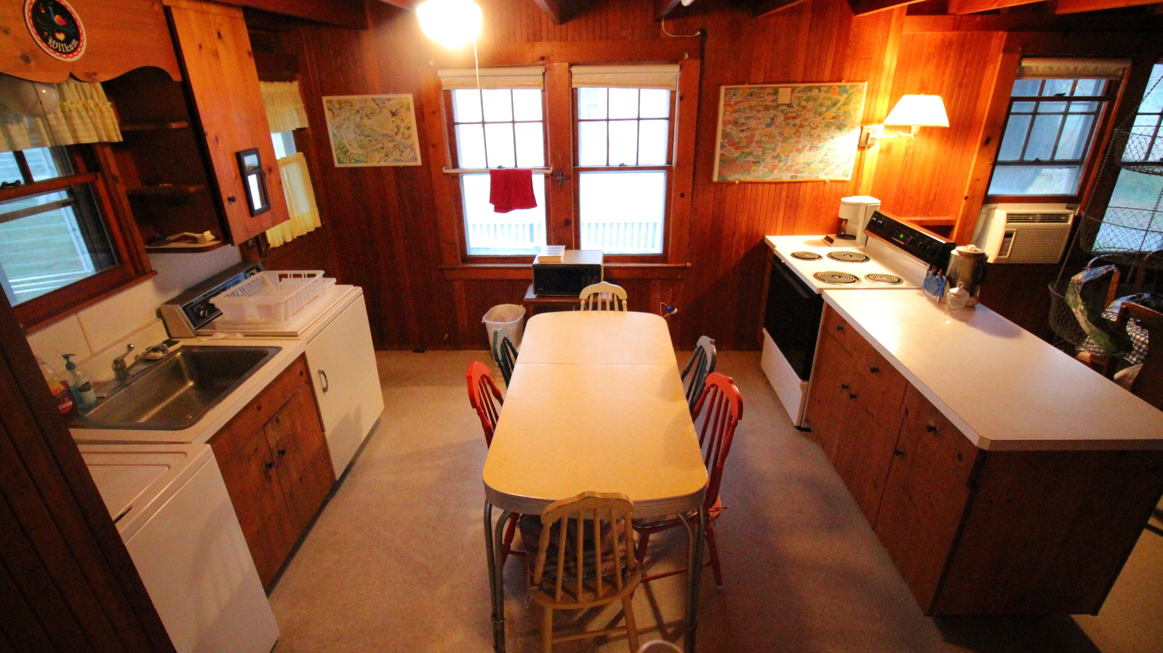 Quaint Coastal Cottage in Beautiful White Sands Beach