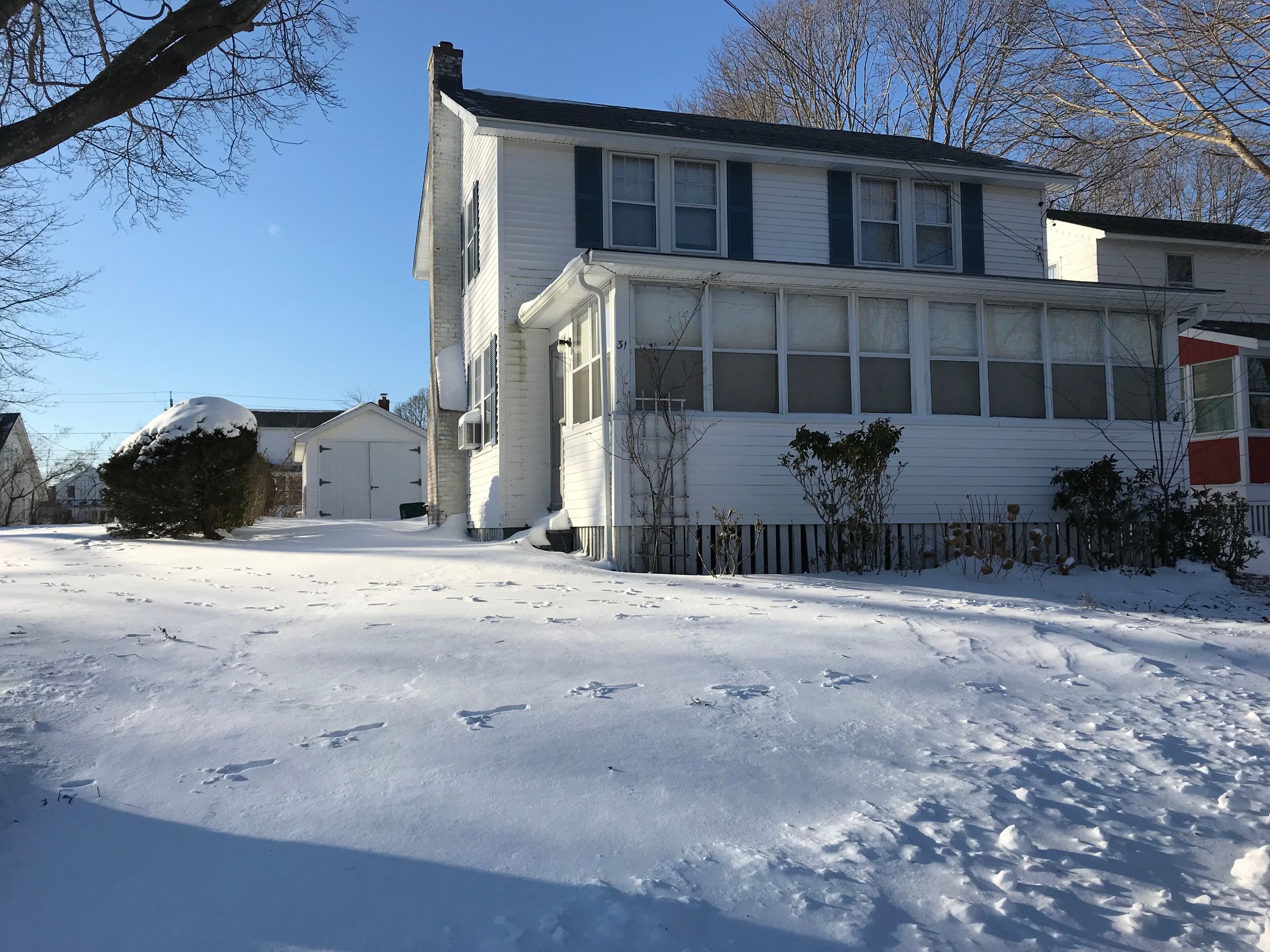 Quaint Coastal Cottage in Beautiful White Sands Beach