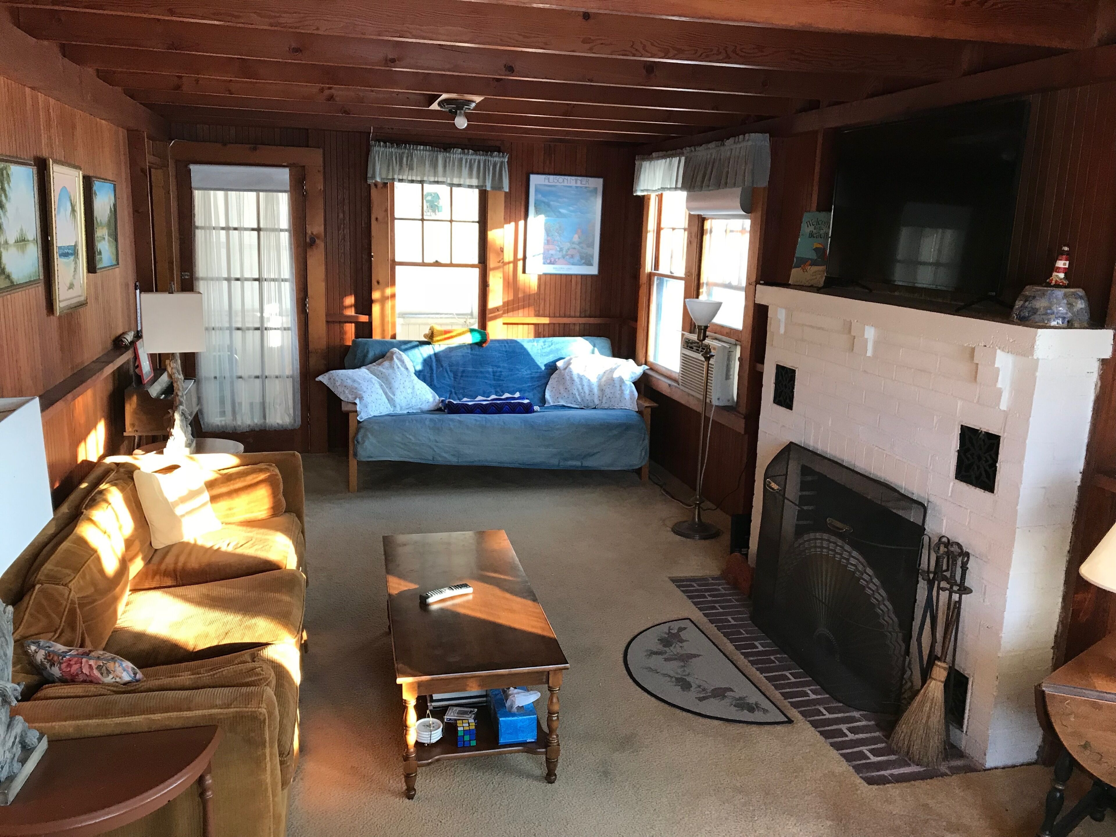 Quaint Coastal Cottage in Beautiful White Sands Beach