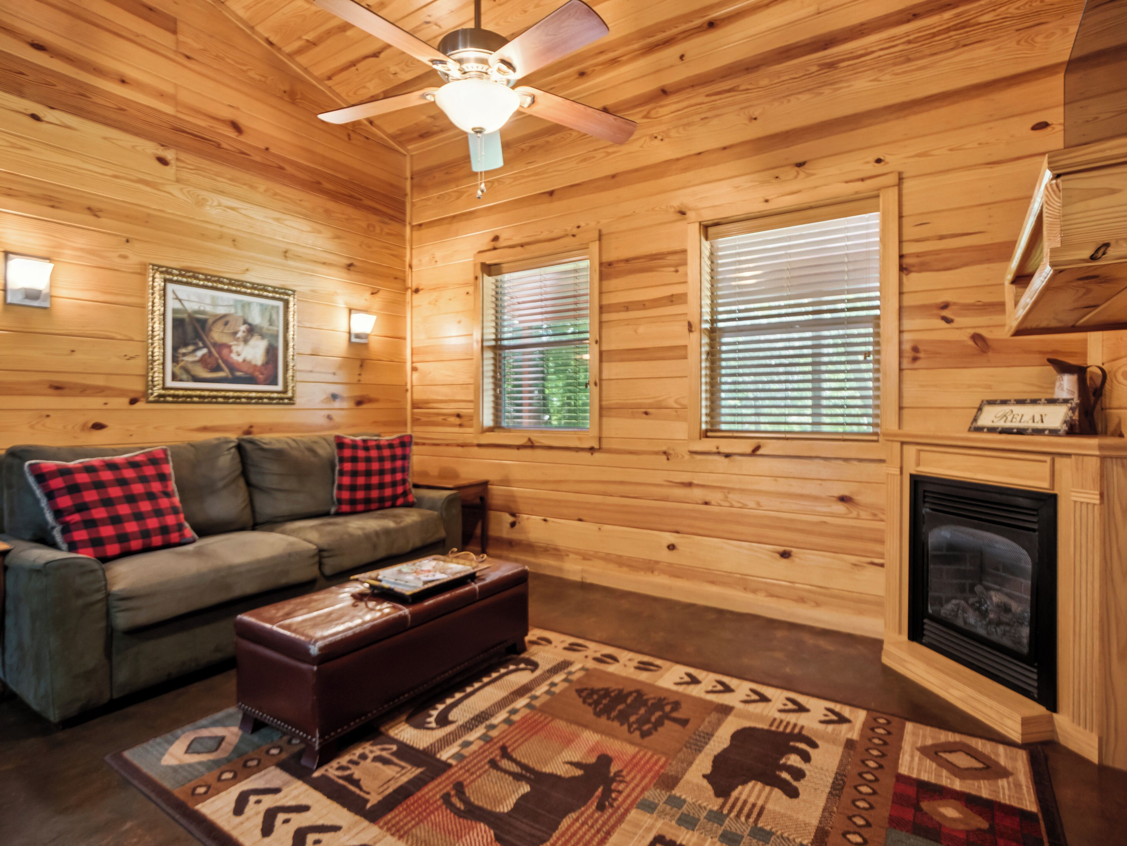 Smart-tv, een open haard en een dvd-speler