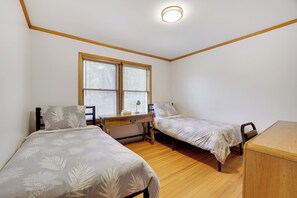 10 bedrooms, iron/ironing board, travel cot, free WiFi