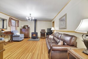 Smart TV, fireplace, DVD player