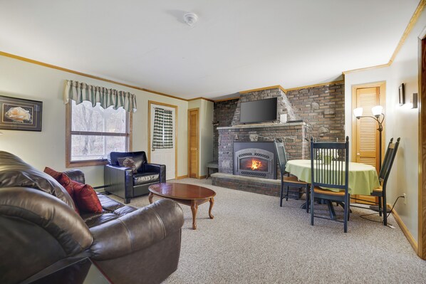 Smart TV, fireplace, DVD player