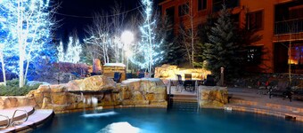Family Friendly in River Run. Heated pool & slide, steps from gondola and shops