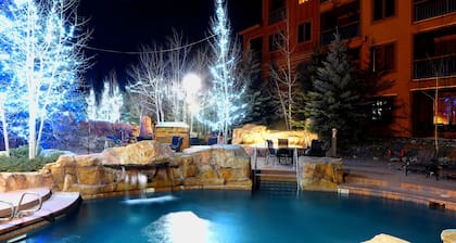 Family Friendly in River Run. Heated pool & slide, steps from gondola and shops