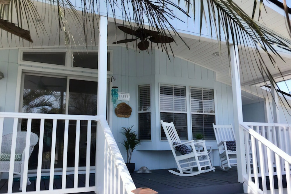 ~~~ Fabulous Beach Bungalow with Golf Cart ~ Visit the Sea Breeze! ~~~
