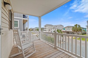 Terrace/patio - "Her Choice" - Canal Home, 5 Bedrooms / 3 Bathrooms (Holden Beach)