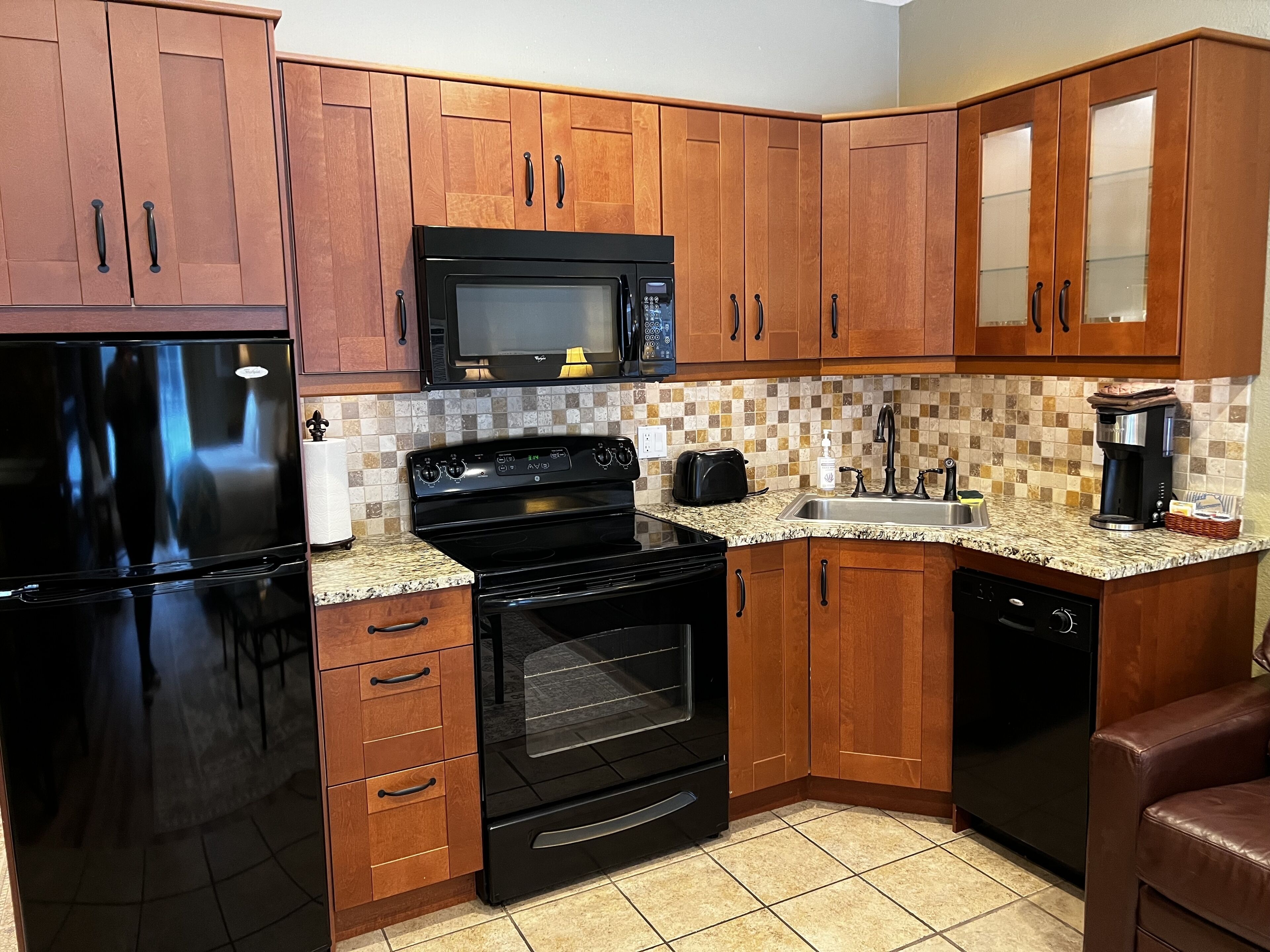 Réfrig érateur, micro-ondes, four, plaque de cuisson