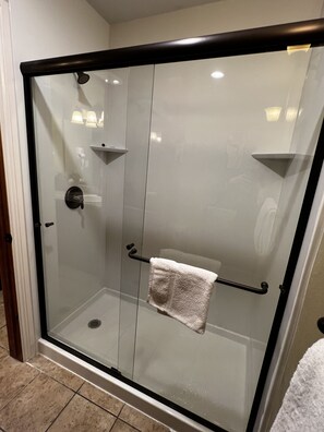 Combined shower/bathtub, hair dryer, towels, soap