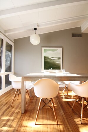 Dining - Escape to this Redding 3-Bedroom home with Outdoor Pool and Spa (Redding)