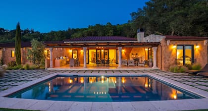 Healdsburg Villa on a Vineyard with Amazing Poolside Sunsets