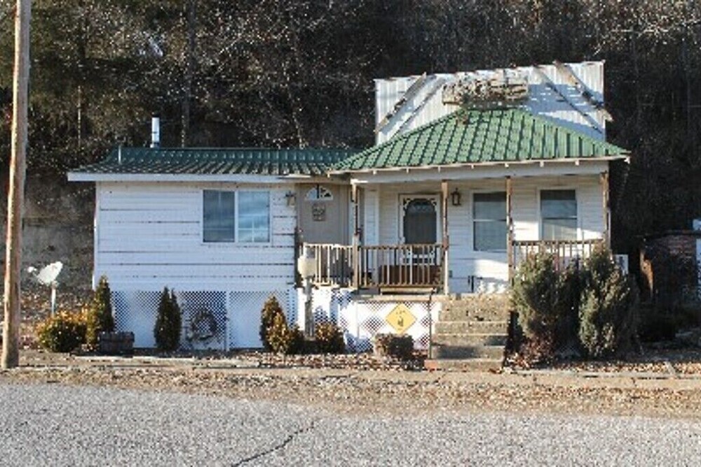 Great Cabin on Osage River in Tuscumbia, MO