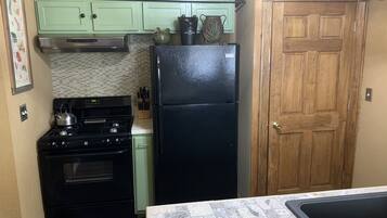 Køleskab, ovn, kogeplade, opvaskemaskine