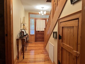 Interior - LOCATED IN ABINGDON, VA - PRIVATE, TRANQUIL SETTING (Abingdon)