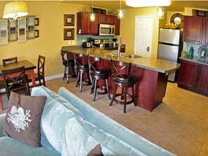 Dining - BR-313--PREPAID BEACH SERVICE- NEW LR FURNITURE-LOVELY VIEWS-OWNER MANAGED (Miramar Beach)
